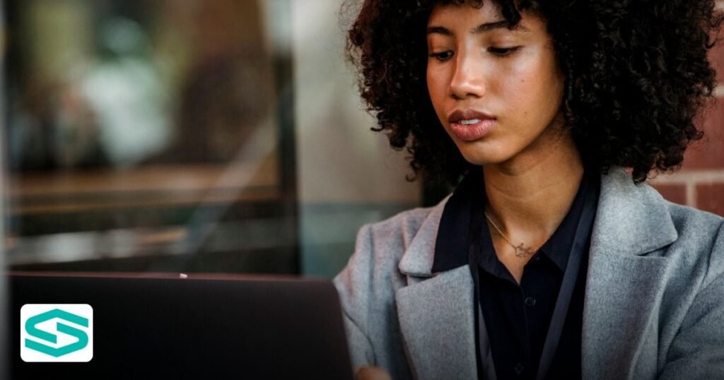What are the Different Types of Business Licenses Available in UAE? - crop attentive ethnic female manager with hairstyle